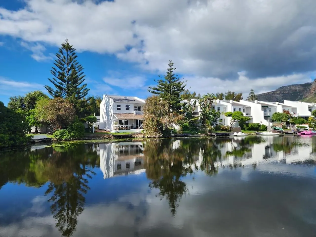 Spearhead On Lake Accommodation-5C Marina da Gama Apartment