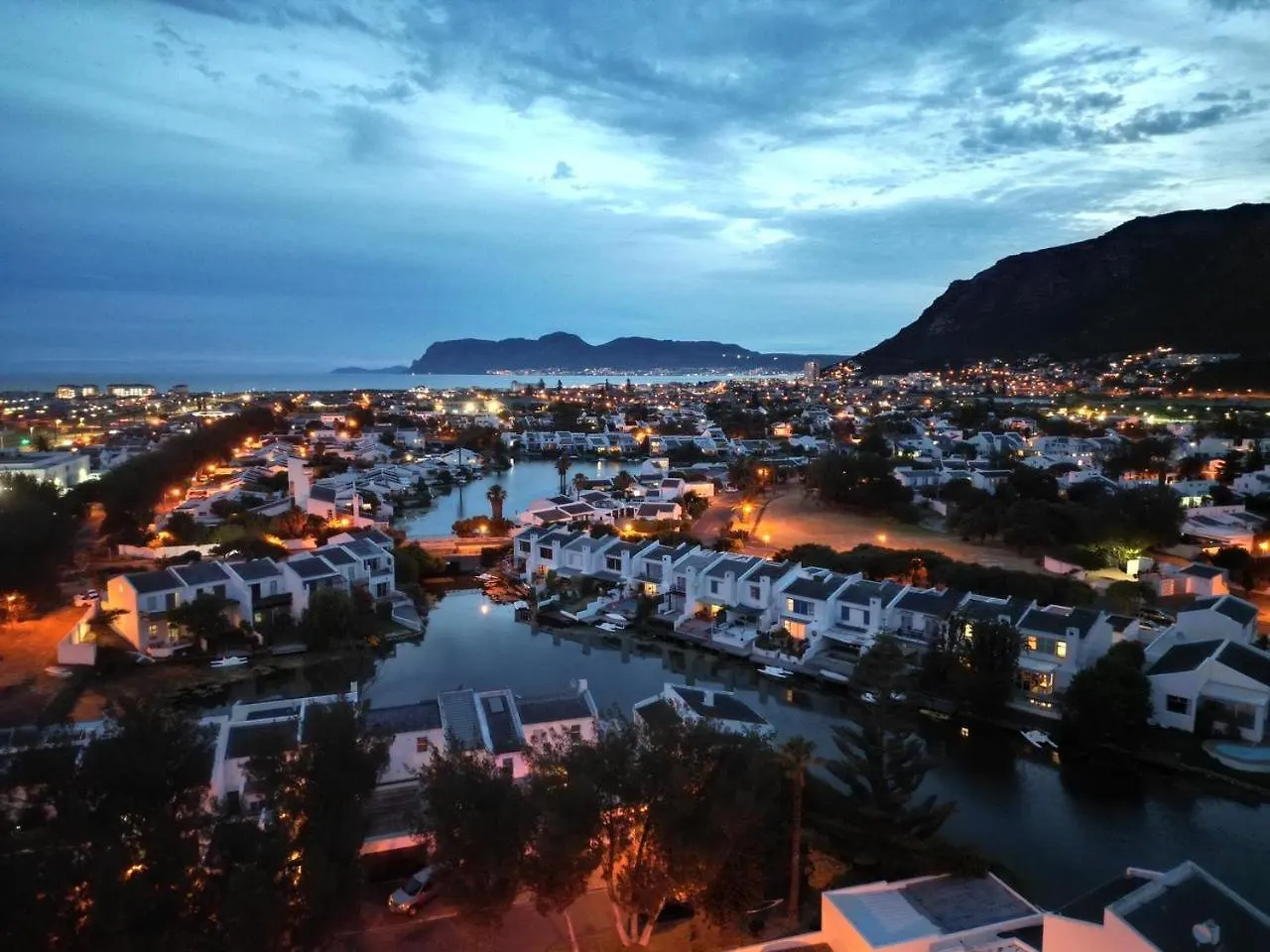 Apartment Spearhead On Lake Accommodation-5C Marina da Gama